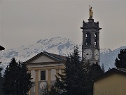 09 Zoom verso  la chiesa di Zogno con le nevi d'Aben da sfondo